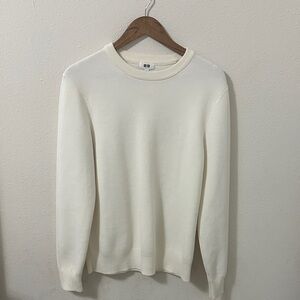 Uniqlo woman’s Off-White Crewneck Sweater